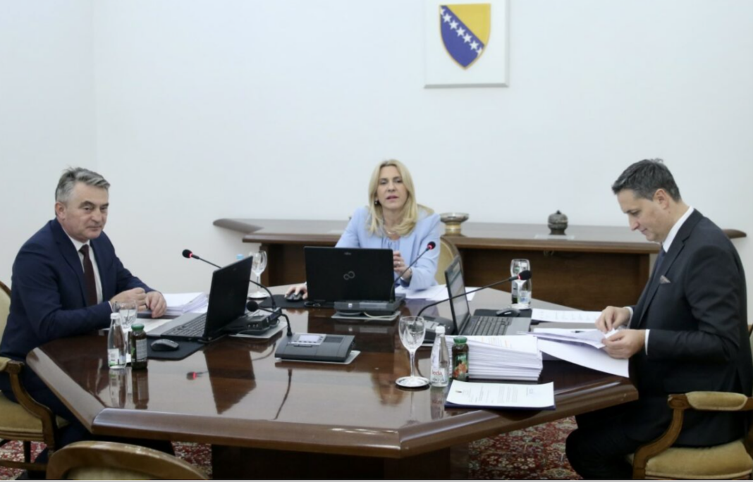 Cvijanović pozvala Predsjedništvo da se izjasni o kosponzorstvu prijedloga rezolucije u Vijeću sigurnosti UN-a kojom se osuđuju iranski napadi na Zaljevske zemlje – Istraga .ba PRedsjednistvo-BiH-12-2