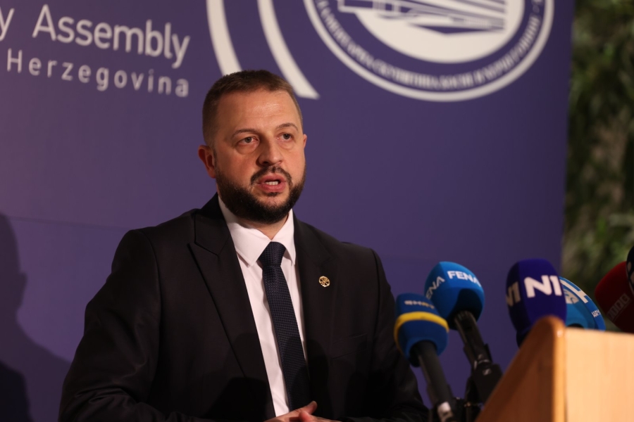 DELEGAT SDS-a U DOMU NARODA PORUČIO: ‘Špirić i SNSD prate šefa parade Dragana Čovića, ako se ovako nastavi svi smo u…’ DELEGAT SDS-a U DOMU NARODA PORUČIO: 'Špirić i SNSD prate šefa parade Dragana Čovića, ako se ovako nastavi svi smo u...'