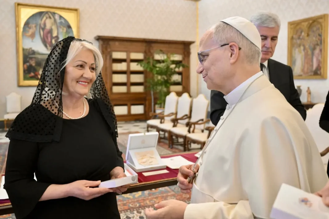 Delegacija HDZ-a BiH kod pape, Krišto mu kazala da ako nema Hrvata u BiH, nema ni Katoličke crkve u BiH Delegacija HDZ-a BiH kod pape, Krišto mu kazala da ako nema Hrvata u BiH, nema ni Katoličke crkve u BiH