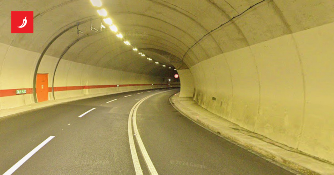 Detalji nesreće u Rijeci: Vozač poginuo na izlazu iz tunela, udario u trafostanicu Detalji nesreće u Rijeci: Vozač poginuo na izlazu iz tunela, udario u trafostanicu