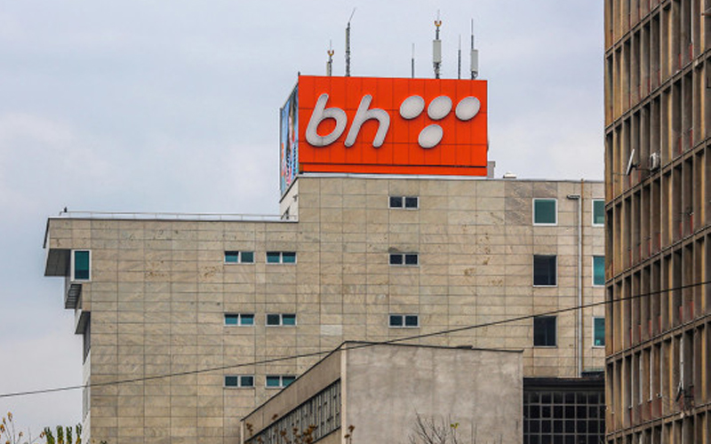 Dioničari BH Telecoma 24. marta razmatraju zaduživanje od 745 miliona KM kod osam banaka zbog kupovine Telemacha Dioničari BH Telecoma 24. marta razmatraju zaduživanje od 745 miliona KM kod osam banaka zbog kupovine Telemacha