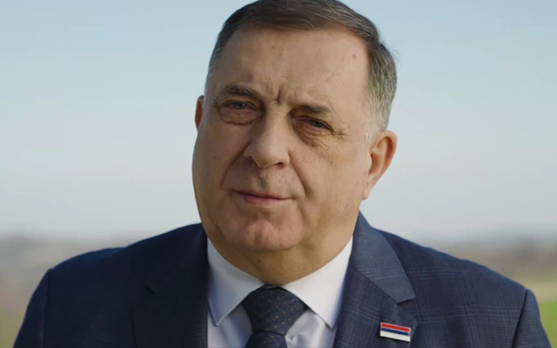 Dodik: Pokušat ćemo da se eksterno zadužimo i da ne opterećujemo domaće banke, da novac ne izvlačimo iz njih Dodik: Pokušat ćemo da se eksterno zadužimo i da ne opterećujemo domaće banke, da novac ne izvlačimo iz njih