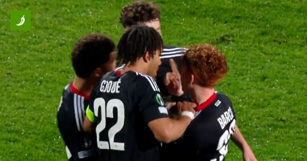 Dva igrača Strasbourga sukobila se nakon utakmice s Rijekom. Suigrači ih razdvajali Dva igrača Strasbourga sukobila se nakon utakmice s Rijekom. Suigrači ih razdvajali