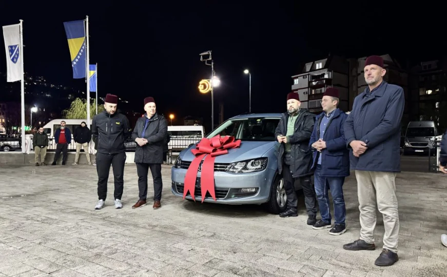 Džematlije u Konjicu iznenadili Ensara ef. Zalihića novim automobilom Džematlije u Konjicu iznenadili Ensara ef. Zalihića novim automobilom