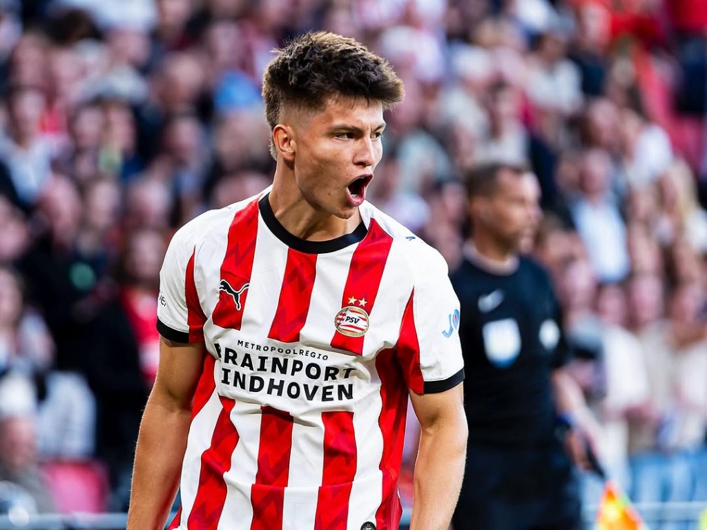 FOTO/ PSV na zanimljiv način čestitao rođendan Esmiru Bajraktareviću FOTO/ PSV na zanimljiv način čestitao rođendan Esmiru Bajraktareviću