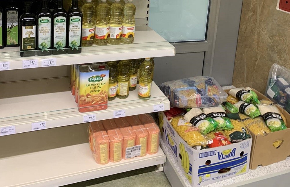 Građani u BiH prave zalihe: Kupuju 25 kg brašna, kartone ulja i šećer