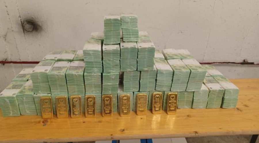 HAOS NA GRANICI: Mađari objavili snimak hapšenja Ukrajinaca, zaplenjena ogromna količina keša i zlata HAOS NA GRANICI: Mađari objavili snimak hapšenja Ukrajinaca, zaplenjena ogromna količina keša i zlata