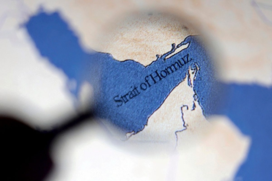 HORMUŠKI TJESNAC ZAROBIO SVJETSKU EKONOMIJU, PRED NJIM STOJI 1.000 BRODOVA: Iran drži za gušu 20 posto svjetske energije HORMUŠKI TJESNAC ZAROBIO SVJETSKU EKONOMIJU, PRED NJIM STOJI 1.000 BRODOVA: Iran drži za gušu 20 posto svjetske energije