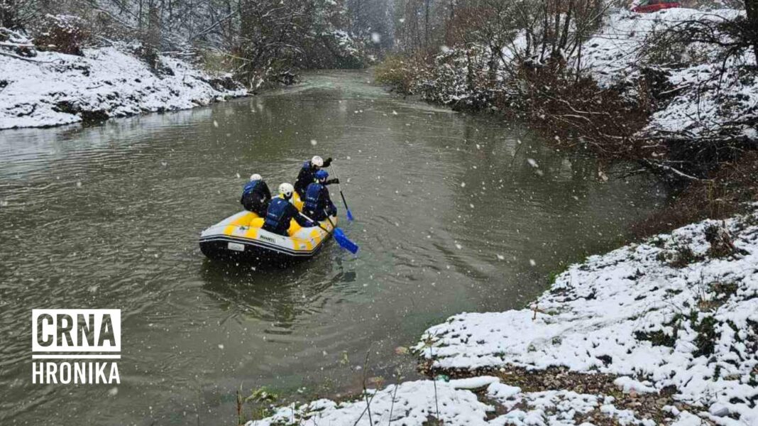 Hrabri spasioci gazili rijeku u potrazi za nestaom osobom u Olovu Hrabri spasioci gazili rijeku u potrazi za nestaom osobom u Olovu