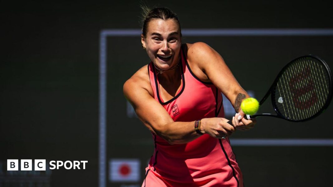 Indijan Vels: Arina Sabalenka u četvrtfinale sa 6-2 6-4 pobedom nad Naomi Osakom Aryna Sabalenka with a back hand against Naomi Osaka