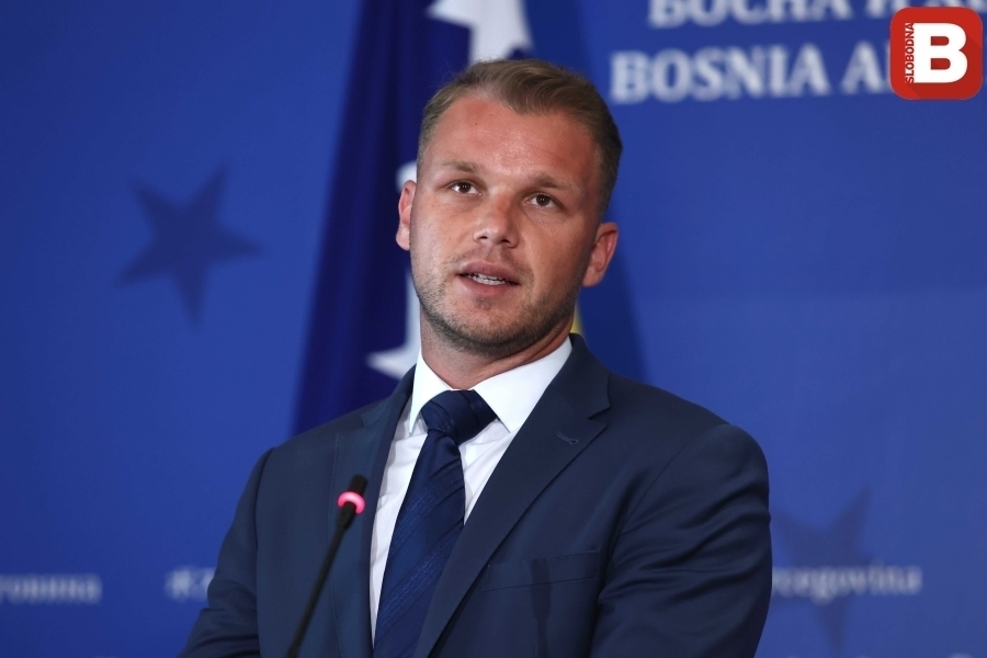 JEDNO SU ŽELJE, A DRUGO SU MOGUĆNOSTI: Čemu li se nada Draško Stanivuković, vjeruje da će ova partija izvršiti političko samoubistvo? JEDNO SU ŽELJE, A DRUGO SU MOGUĆNOSTI: Čemu li se nada Draško Stanivuković, vjeruje da će ova partija izvršiti političko samoubistvo?