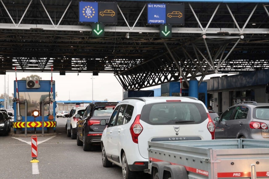 KOLONE VOZILA NA IZLAZU IZ BiH: Duža čekanja na više graničnih prelaza, evo i na kojima KOLONE VOZILA NA IZLAZU IZ BiH: Duža čekanja na više graničnih prelaza, evo i na kojima