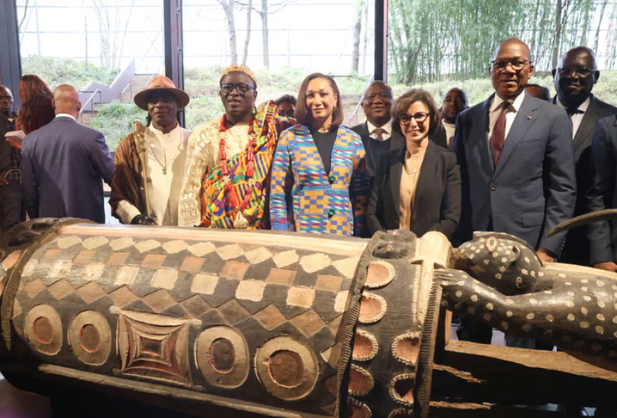 KRAJ VIJEKOVNE KRAĐE: Ukradeni bubanj otpora sletio kući – suze i ples na aerodromu KRAJ VIJEKOVNE KRAĐE: Ukradeni bubanj otpora sletio kući – suze i ples na aerodromu