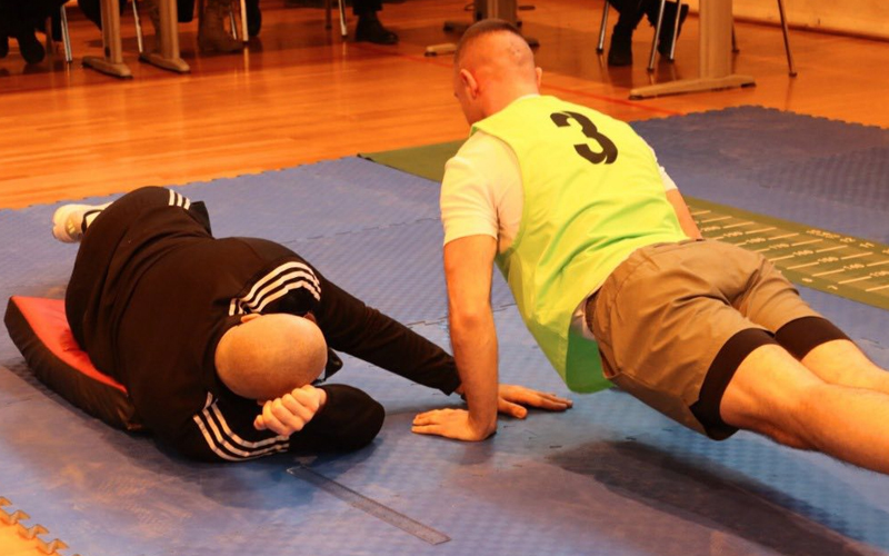 Kako se postaje policijski službenik u KS? Morate položiti test općeg znanja, uraditi 20 sklekova i trbušnjaka…