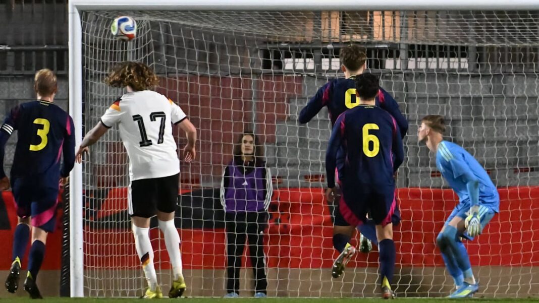 Kasni slobodni udarac iz snova: U19 ne može preći remi protiv Švedske Kasni slobodni udarac iz snova: U19 ne može preći remi protiv Švedske