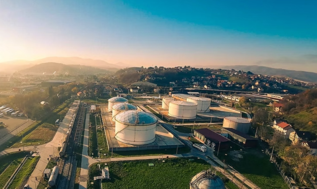 Kriza u snabdijevanju naftom zbog rata u Iranu: BiH pred ozbiljnim rizicima nestašica – Istraga .ba Kriza u snabdijevanju naftom zbog rata u Iranu: BiH pred ozbiljnim rizicima nestašica - Istraga .ba