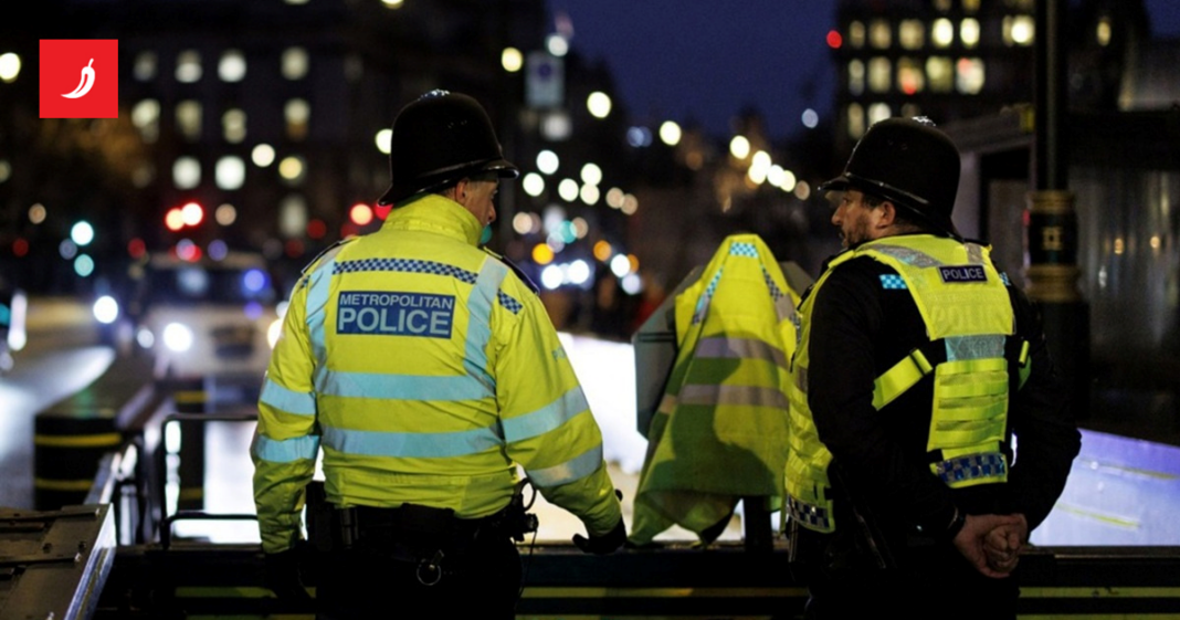 Majka bacila bebu s trećeg kata u Londonu. Djevojčica preminula Majka bacila bebu s trećeg kata u Londonu. Djevojčica preminula