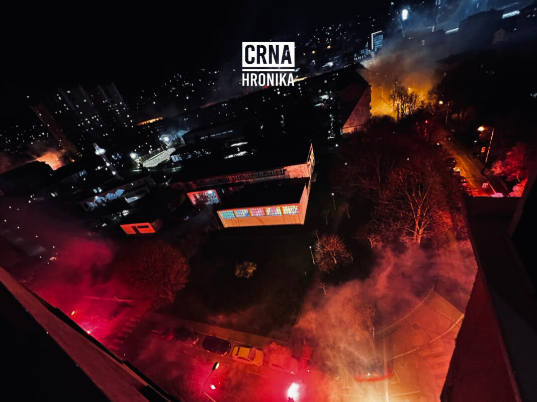 Manijaci bakljadom obilježili Dan reintegracije Grbavice Manijaci bakljadom obilježili Dan reintegracije Grbavice