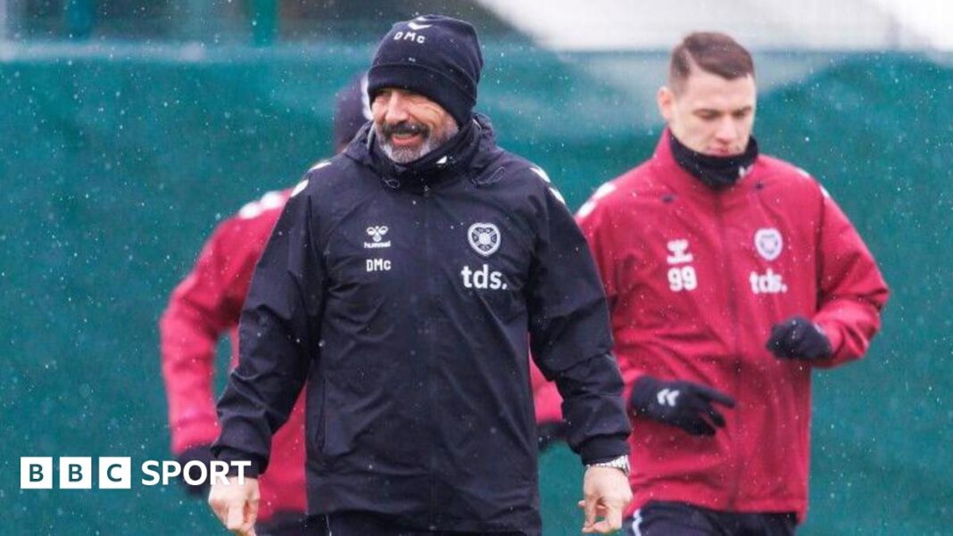 McInnes ne postavlja poene sa Heartsom u “odličnoj poziciji” Hearts boss Derek McInnes oversees a chilly training session