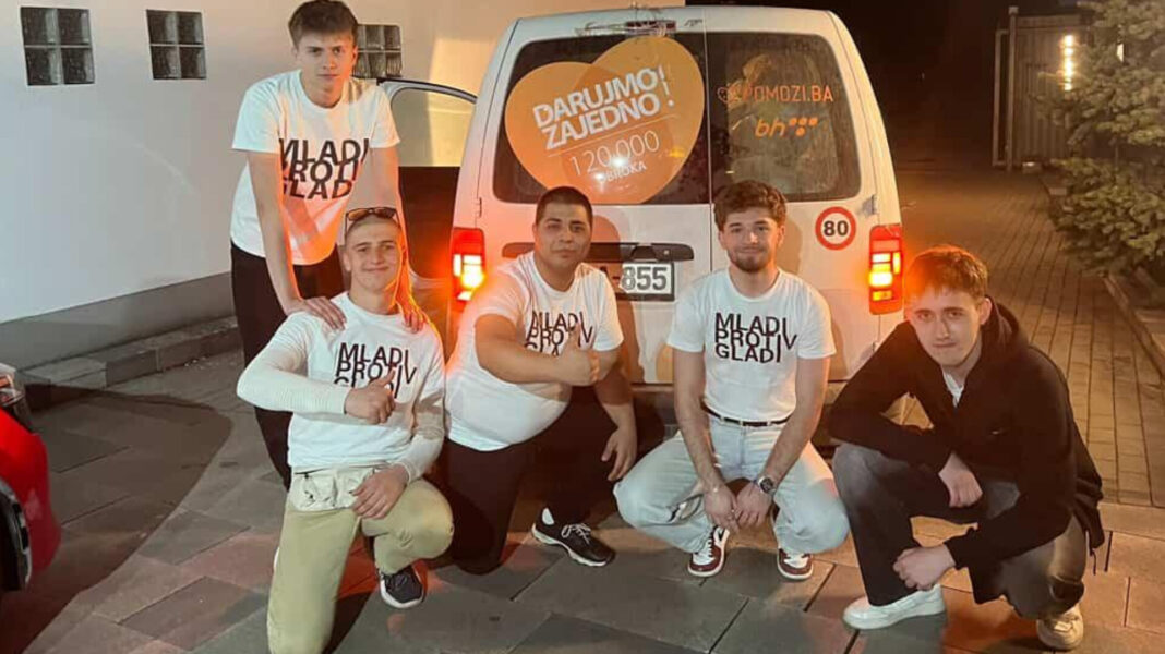 Mladi u Sarajevu pokazali veliko srce: Podijeljeni obroci za oko hiljadu ljudi Mladi u Sarajevu pokazali veliko srce: Podijeljeni obroci za oko hiljadu ljudi