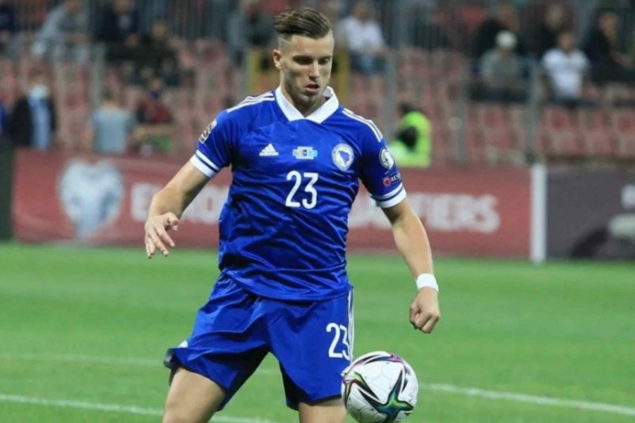 NAŠ VELIKI ADUT U VEČERAŠNJOJ UTAKMICI: Ermedin Demirović se oglasio i bacio u trans navijače Zmajeva (FOTO) NAŠ VELIKI ADUT U VEČERAŠNJOJ UTAKMICI: Ermedin Demirović se oglasio i bacio u trans navijače Zmajeva (FOTO)