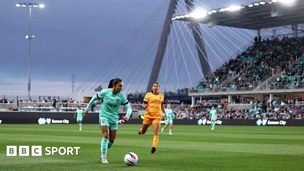 NWSL: Zašto američke fudbalske franšize imaju prilagođene ženske fudbalske stadione i da li će WSL timovi slijediti njihov primjer? General view of CPKC Stadium in Kansas City