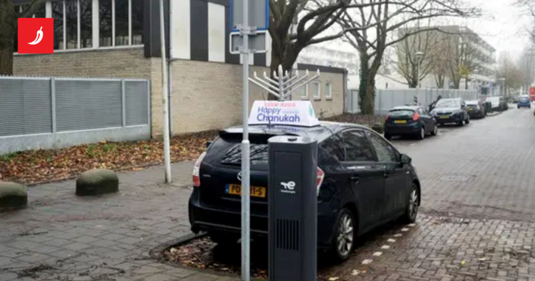 Napad eksplozivom na židovsku školu u Nizozemskoj. Dan ranije zapaljena sinagoga Napad eksplozivom na židovsku školu u Nizozemskoj. Dan ranije zapaljena sinagoga