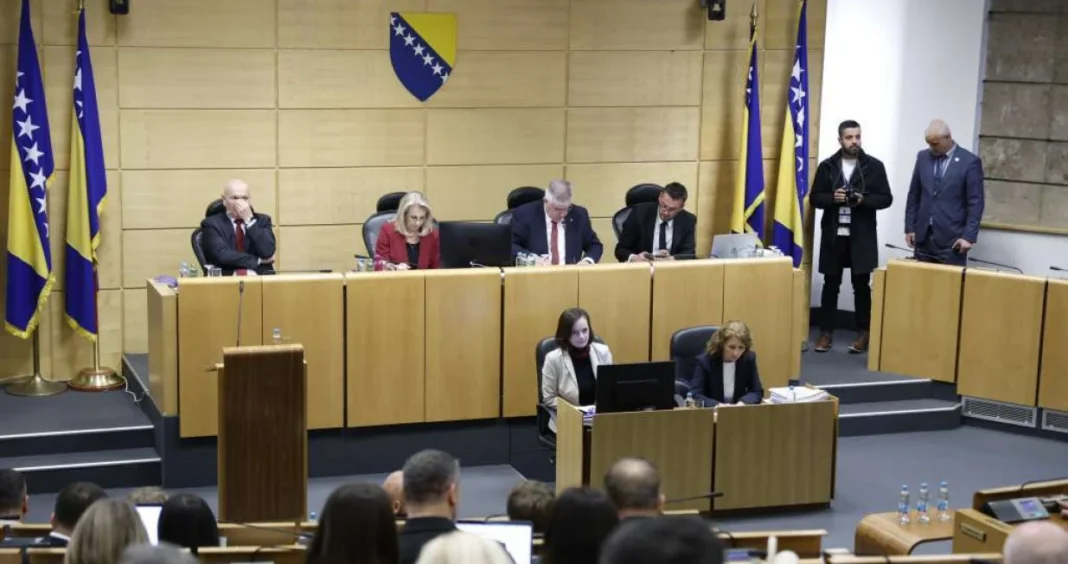 Nastavlja se sjednica Parlamenta FBiH: Na stolu ključni zakoni i smjena Miokovića Nastavlja se sjednica Parlamenta FBiH: Na stolu ključni zakoni i smjena Miokovića