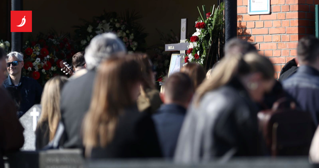 Obitelj, prijatelji i kolege se oprostili od Mile Moralić Obitelj, prijatelji i kolege se oprostili od Mile Moralić