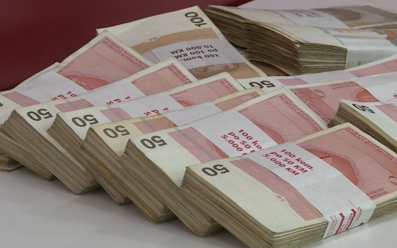 Odluka Vlade TK: Jednokratna pomoć roditeljima od 1.500 maraka Odluka Vlade TK: Jednokratna pomoć roditeljima od 1.500 maraka