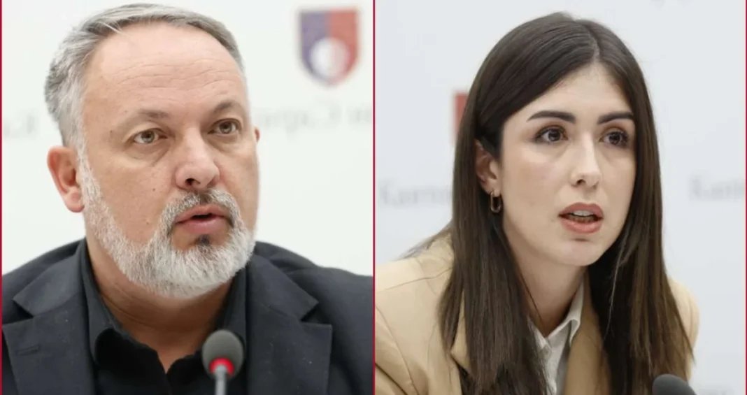 Opozicija žestoko o situaciji u Skupštini KS: Ukova ostavka je farsa, pravi centri moći ostaju Opozicija žestoko o situaciji u Skupštini KS: Ukova ostavka je farsa, pravi centri moći ostaju