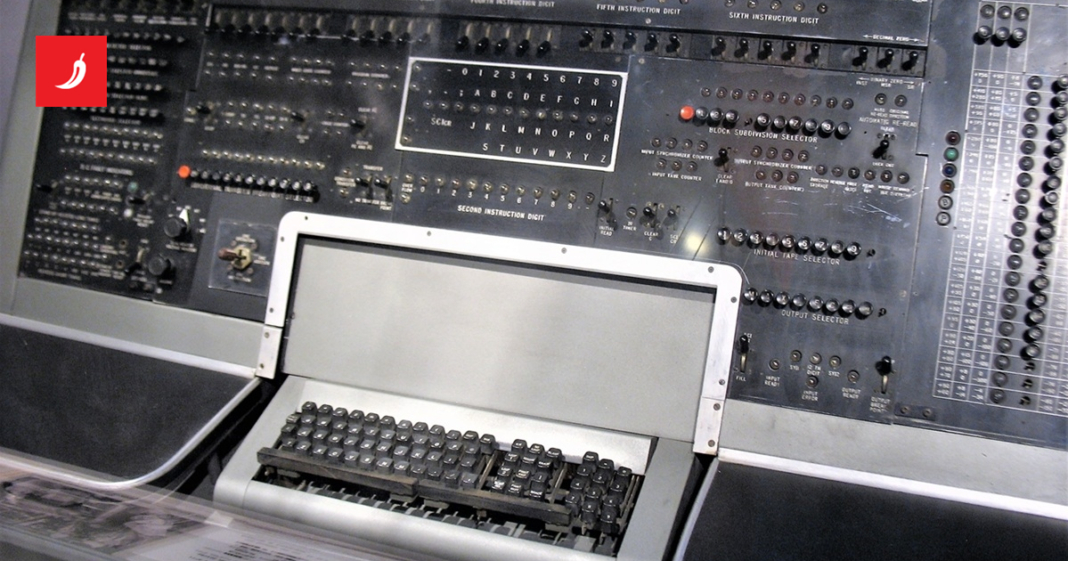 Ovo je bio prvi kompjuter u prodaji. Bio je težak 13 tona, koštao je milijune dolara Ovo je bio prvi kompjuter u prodaji. Bio je težak 13 tona, koštao je milijune dolara