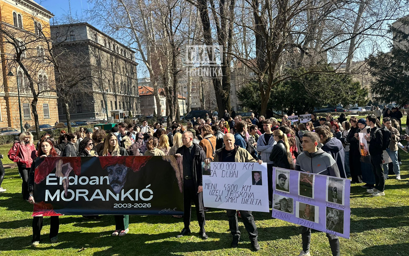 Ovo su zahtjevi i poruke sa današnjih protesta mladih u Sarajevu: Spavajte mirno počinitelji, štiti vas vlast! Ovo su zahtjevi i poruke sa današnjih protesta mladih u Sarajevu: Spavajte mirno počinitelji, štiti vas vlast!