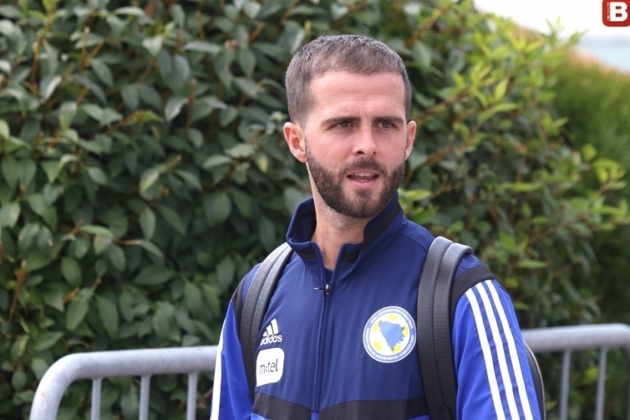 PAKAO ZENICE: Pjanić objasnio zašto se italijani trebaju plašiti bilinog polja PAKAO ZENICE: Pjanić objasnio zašto se italijani trebaju plašiti bilinog polja