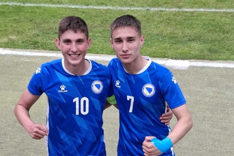 ‘PAKLENI NAPADAČKI TRIO’: Čuveni nogometni skaut hvalio reprezentativce BiH… 'PAKLENI NAPADAČKI TRIO': Čuveni nogometni skaut hvalio reprezentativce BiH...