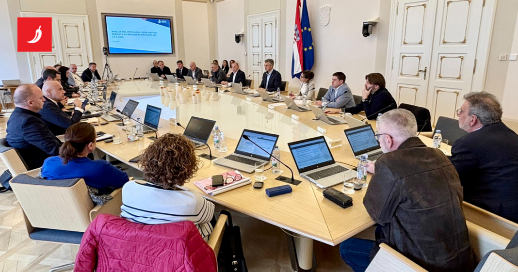 Plenković se oglasio nakon hitnog sastanka Vlade: “Krećemo s novim mjerama” Plenković se oglasio nakon hitnog sastanka Vlade: "Krećemo s novim mjerama"