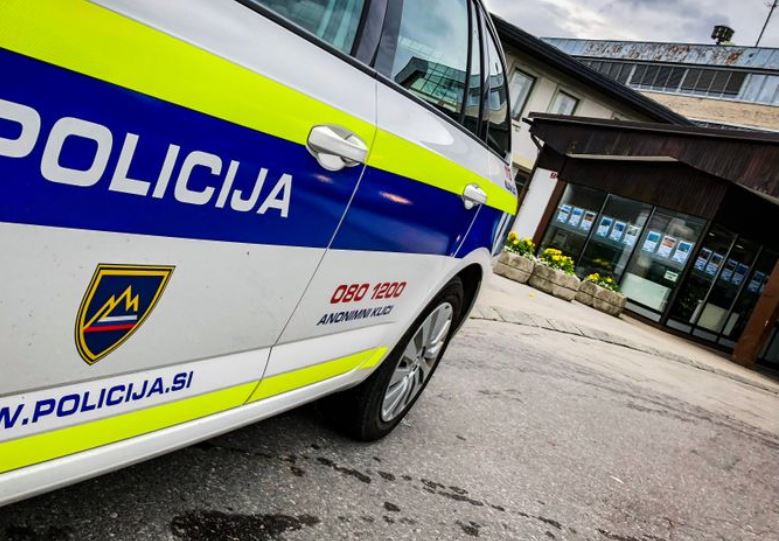 Policija u Ljubljani upucala muškarca koji je nožem prijetio prolaznicima Policija u Ljubljani upucala muškarca koji je nožem prijetio prolaznicima