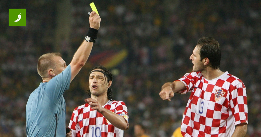 Pomoćnik Grahama Polla objasnio zašto je Šimunić dobio tri žuta kartona Pomoćnik Grahama Polla objasnio zašto je Šimunić dobio tri žuta kartona