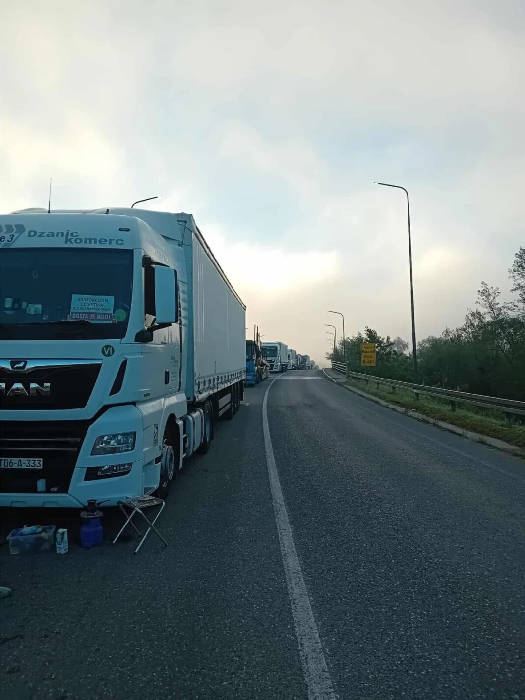 Poslodavci iz RS traže hitan kraj blokada: Ugrožena ekonomija i radna mjesta Poslodavci iz RS traže hitan kraj blokada: Ugrožena ekonomija i radna mjesta