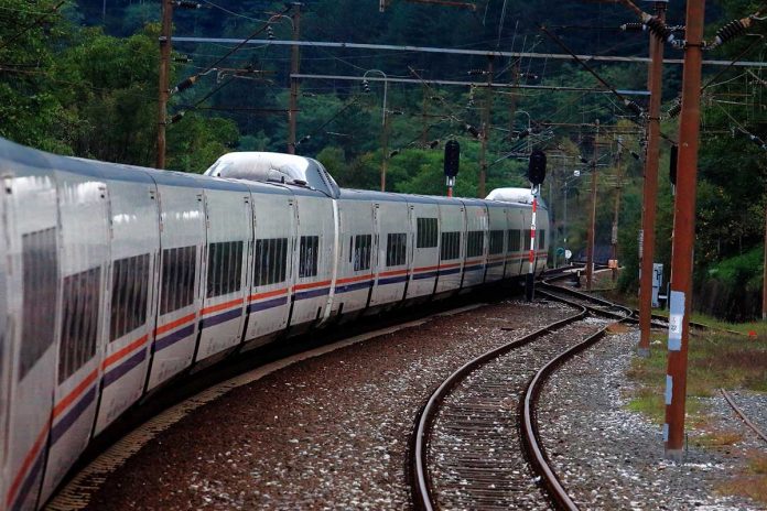 Putnički željeznički saobraćaj u FBiH se odvija u samo tri kantona Putnički željeznički saobraćaj u FBiH se odvija u samo tri kantona