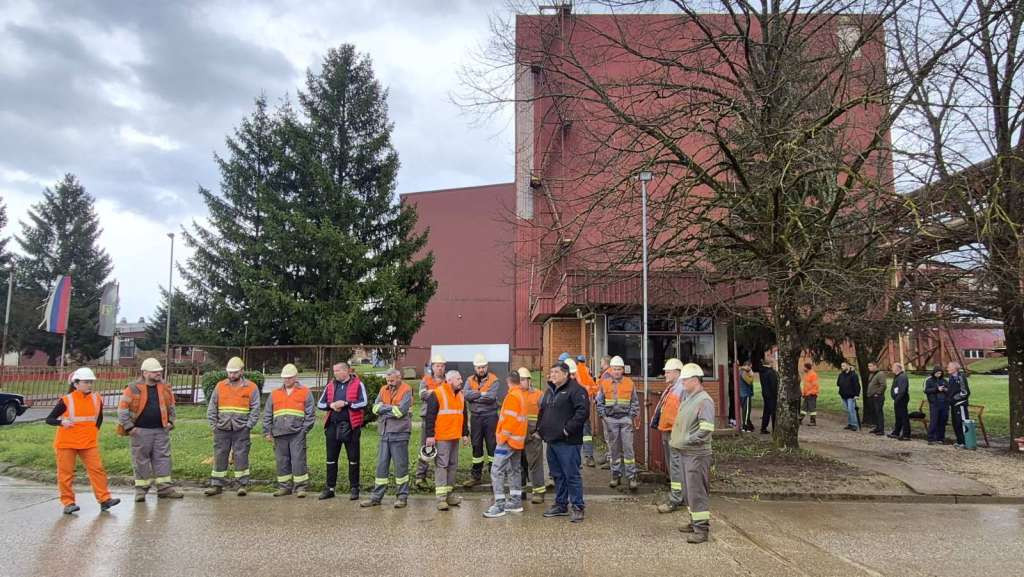 Radnici ‘Nove Ljubije’ počeli štrajk glađu, traže otpremnine, martovsku platu i regres Radnici ‘Nove Ljubije’ počeli štrajk glađu, traže otpremnine, martovsku platu i regres