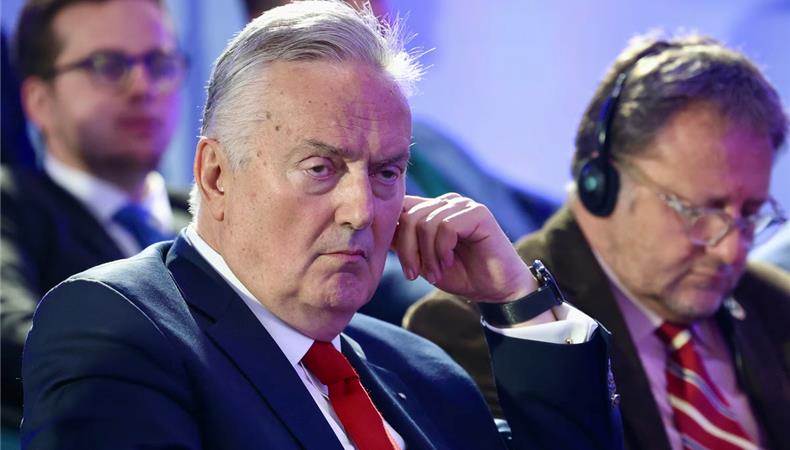 SLUGE IMPERIJALISTIČKIH RATNIH ZLOČINACA: Lagumdžija je istaknuti poklonik američke imperijalističke moći SLUGE IMPERIJALISTIČKIH RATNIH ZLOČINACA: Lagumdžija je istaknuti poklonik američke imperijalističke moći