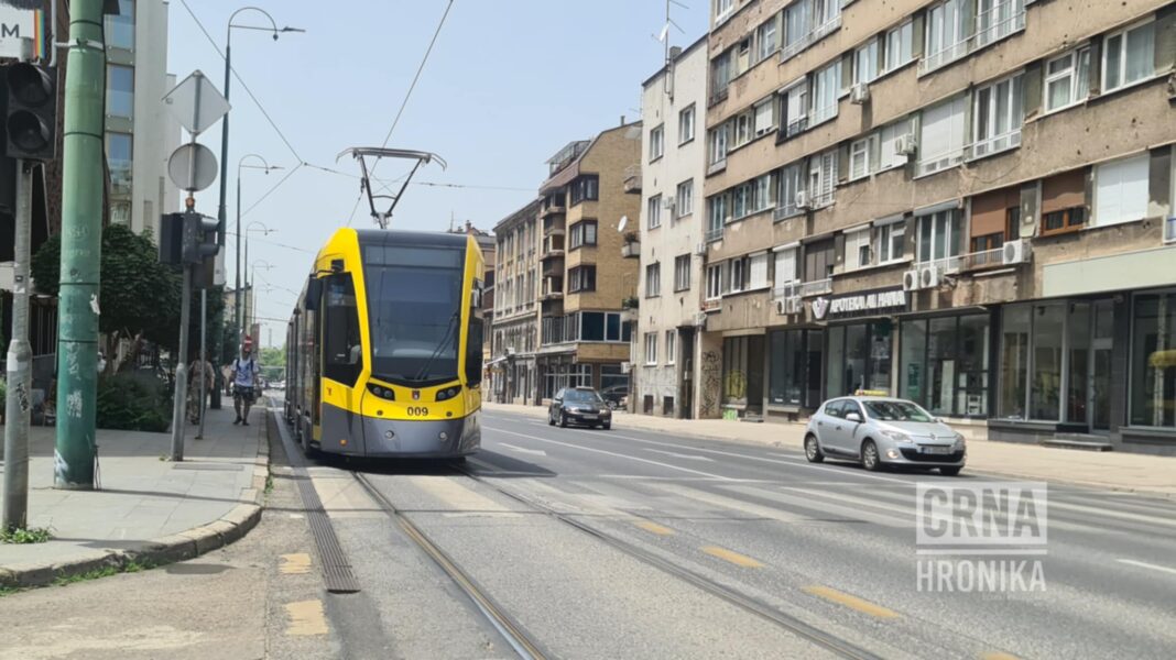 Sarajlije ogorčene zbog gužvi: U saobraćaju tek 15 od 25 novih tramvaja Sarajlije ogorčene zbog gužvi: U saobraćaju tek 15 od 25 novih tramvaja