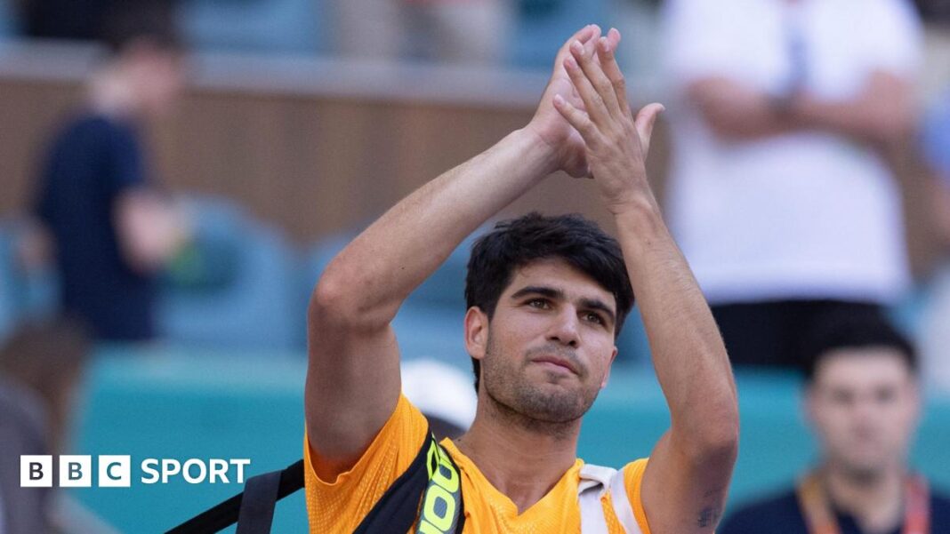 Stadion Real Madrida Bernabeu mogao bi ugostiti Carlosa Alcaraza, Jannika Sinnera, Arynu Sabalenku i Coco Gauff tokom Madrid Opena Carlos Alcaraz claps the fans