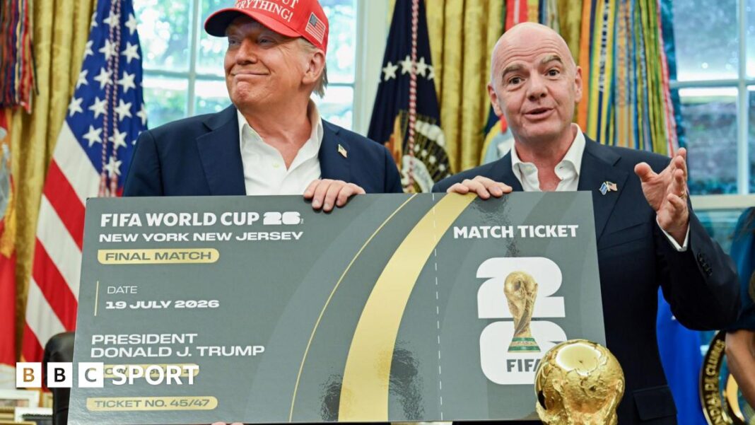 Svjetsko prvenstvo 2026.: Cijene karata FIFA-e su previsoke, navodi FSA u službenoj žalbi US President Donald Trump and Uefa president Gianni Infantino pose with a giant mock World Cup ticket