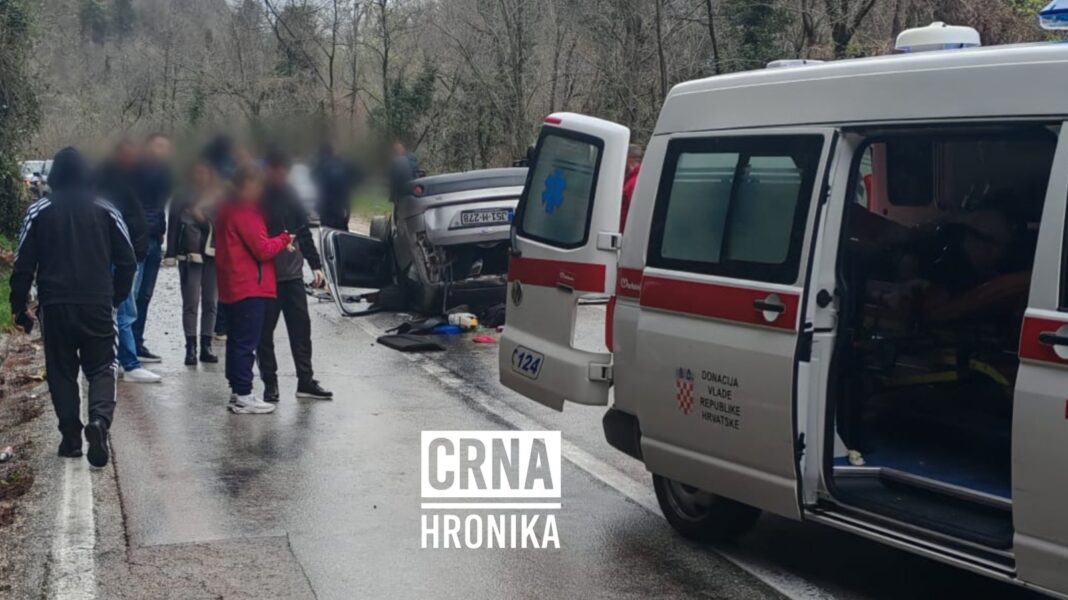 Teška nesreća kod Jablanice: Automobil završio na krovu, saobraćaj obustavljen Teška nesreća kod Jablanice: Automobil završio na krovu, saobraćaj obustavljen