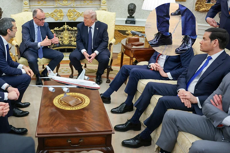 Trump pokrenuo neobičan trend u Bijeloj kući: Saradnici u cipelama koje on bira Trump pokrenuo neobičan trend u Bijeloj kući: Saradnici u cipelama koje on bira