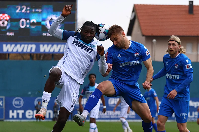 U haotičnom derbiju Široki i Željo podijelili bodove, reagovala i policija U haotičnom derbiju Široki i Željo podijelili bodove, reagovala i policija