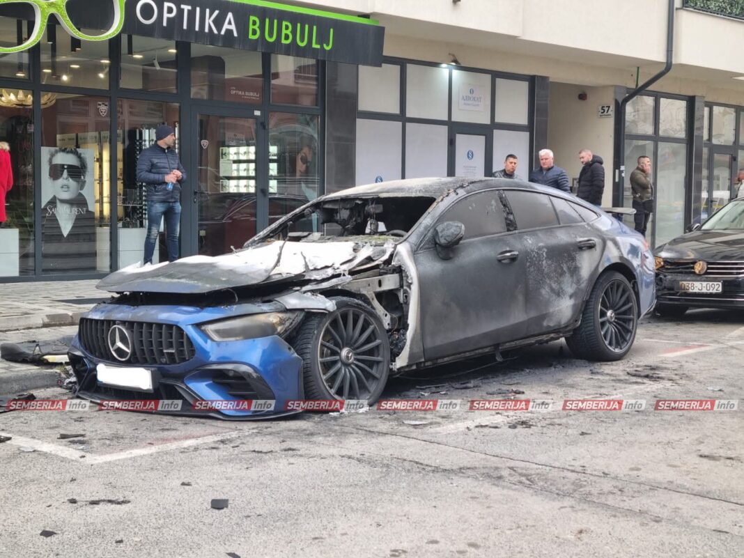U potpunosti izgorio: Zapaljen skupocjeni Mercedes, počinilac nepoznat U potpunosti izgorio: Zapaljen skupocjeni Mercedes, počinilac nepoznat
