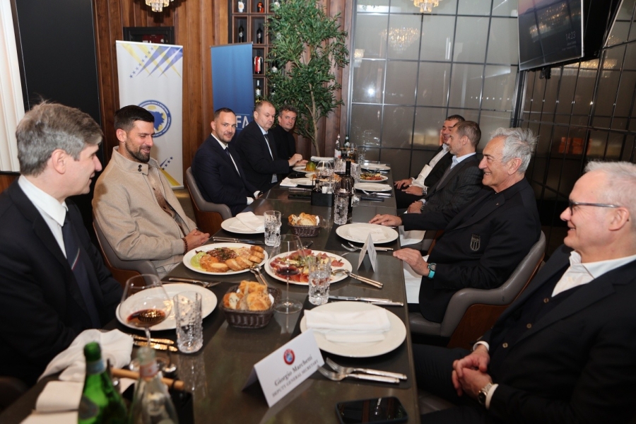 UOČI FINALA BARAŽA ZA ODLAZAK NA SP: Zeljković ugostio Đokovića, Čeferina, Gravinu na prijateljskom ručku UOČI FINALA BARAŽA ZA ODLAZAK NA SP: Zeljković ugostio Đokovića, Čeferina, Gravinu na prijateljskom ručku